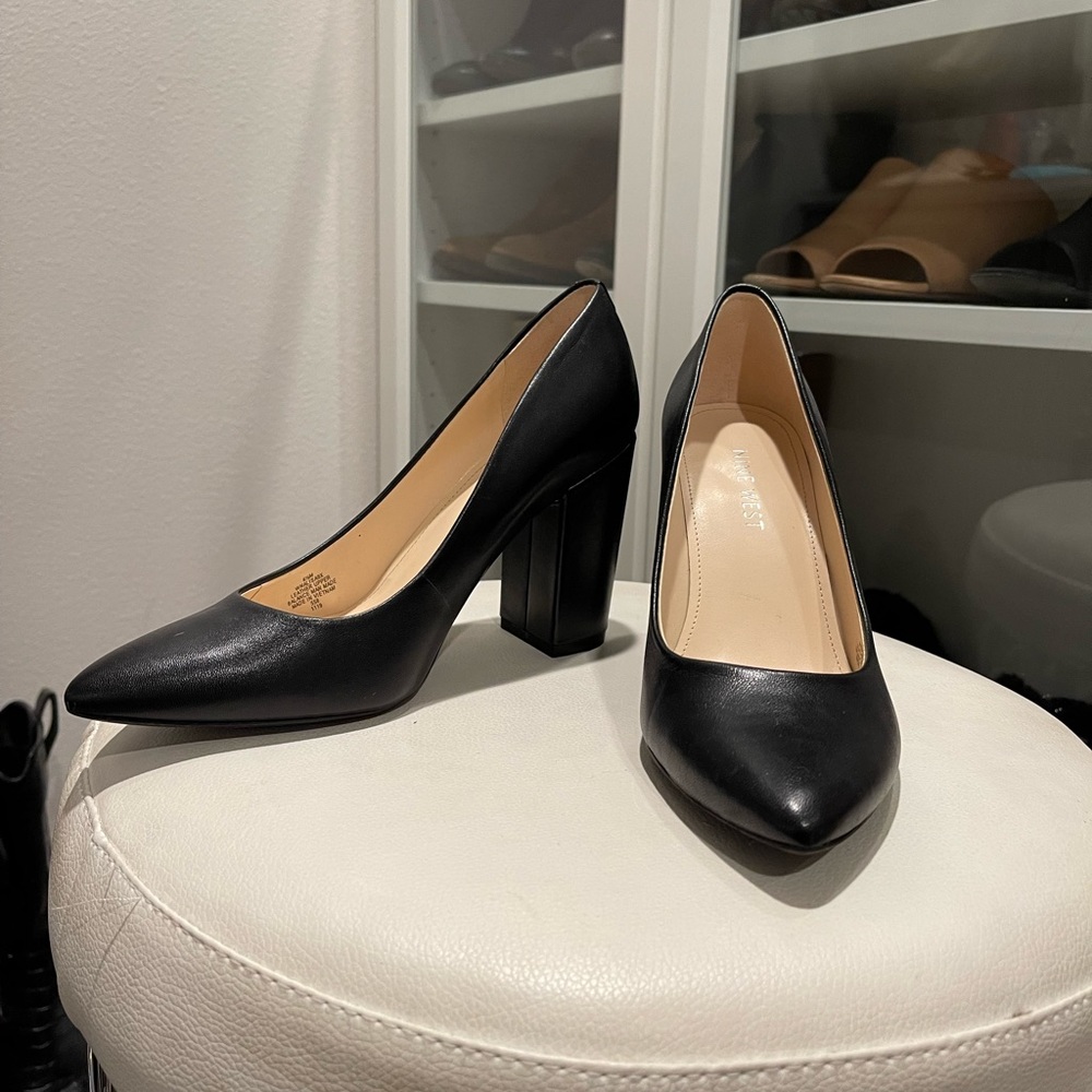 Nine West leather black pumps size 6.5 (6 1/2) 3 1/2 inch heel